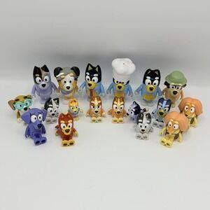 Bluey and Friends Family Figures Toys Lot of 18 Figures Moose Toys